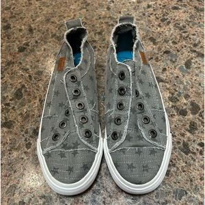 Super cute slip on sneakers grey with dark grey stars